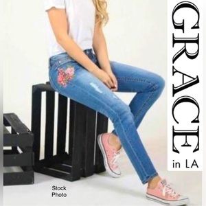 Grace in LA Distressed Floral Embroidered Skinny Jeans (25)